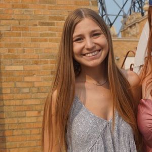 Meet your Posher, Danielle